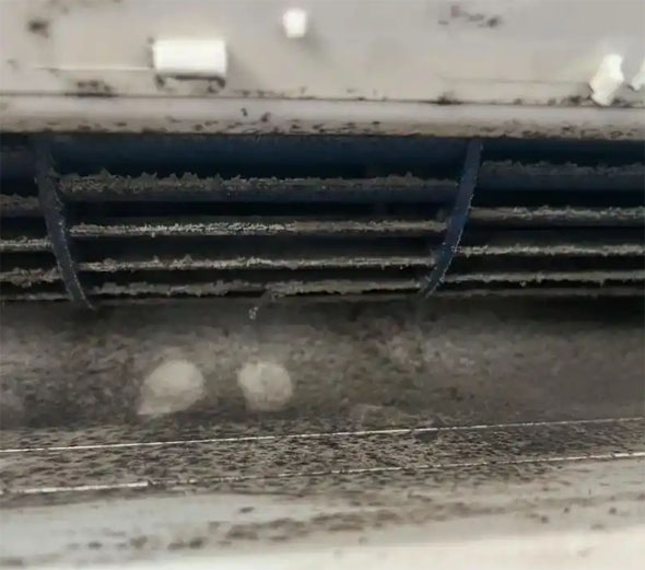 花溪空调吹的风有股烧焦味是怎么回事